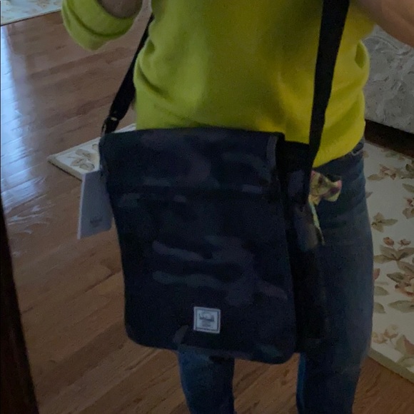 Hershel Supply Co Lane Cross body Night camo. - Picture 9 of 16